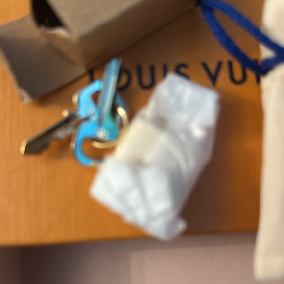 Louis Vuitton Lock and Key - Picture 5 of 7